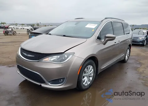 2017 Chrysler Pacifica Touring-L z USA, uszkodzony, nr VIN 2C4RC1BG9HR592045